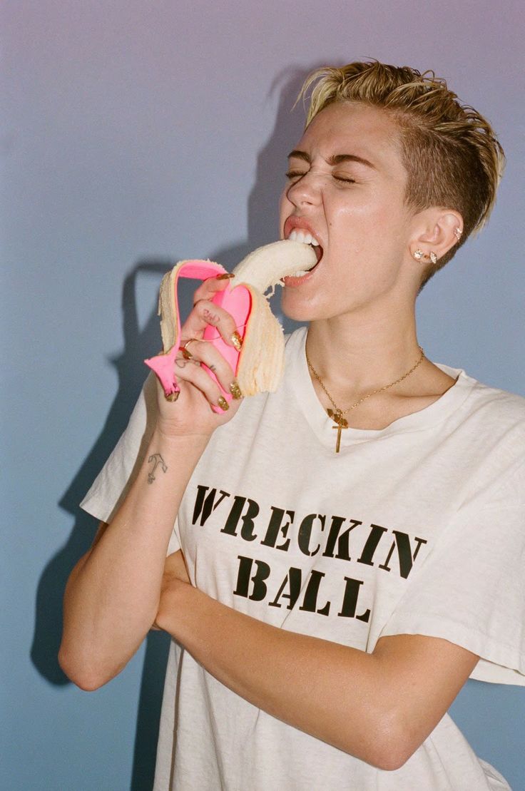 allen alonzo add miley cyrus sucking photo