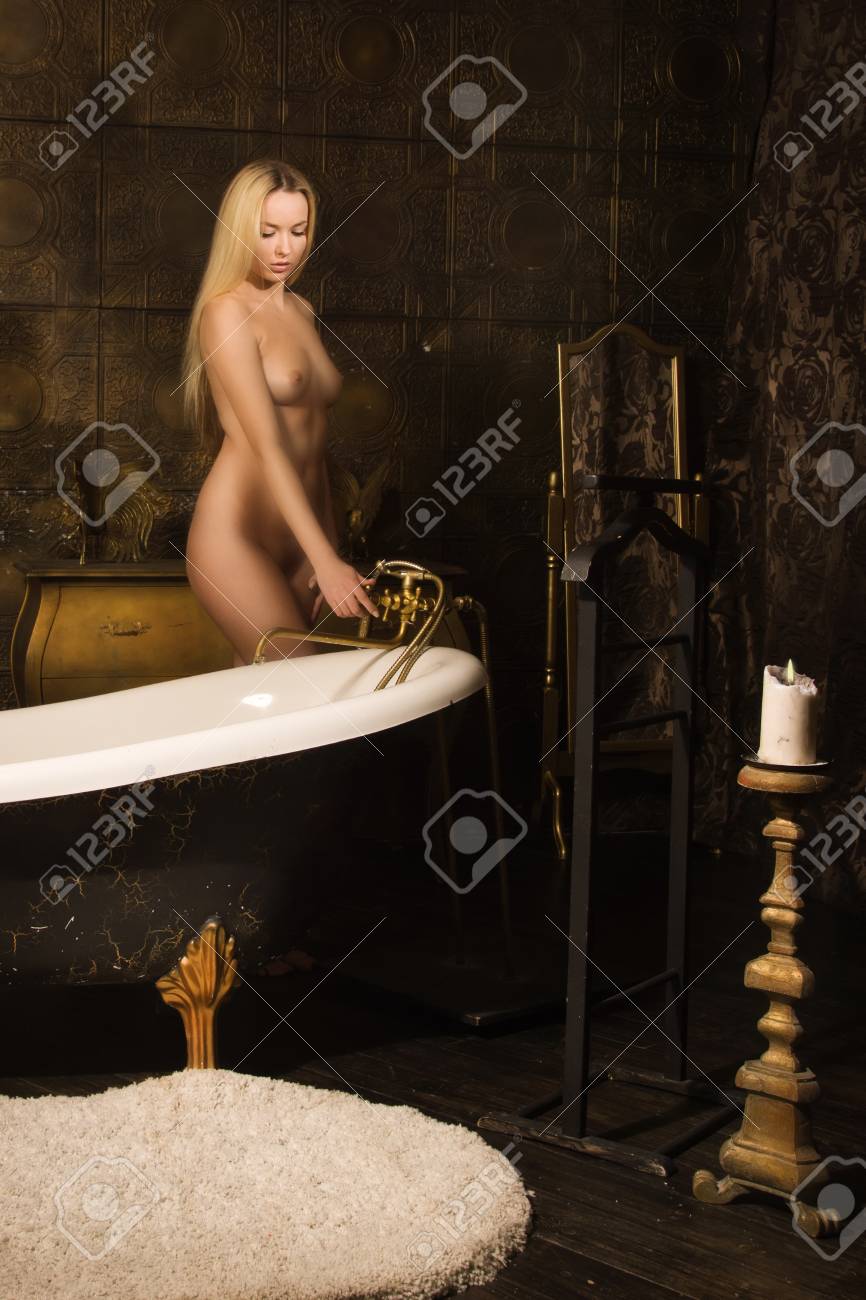 amanda malott add nude in bath photo