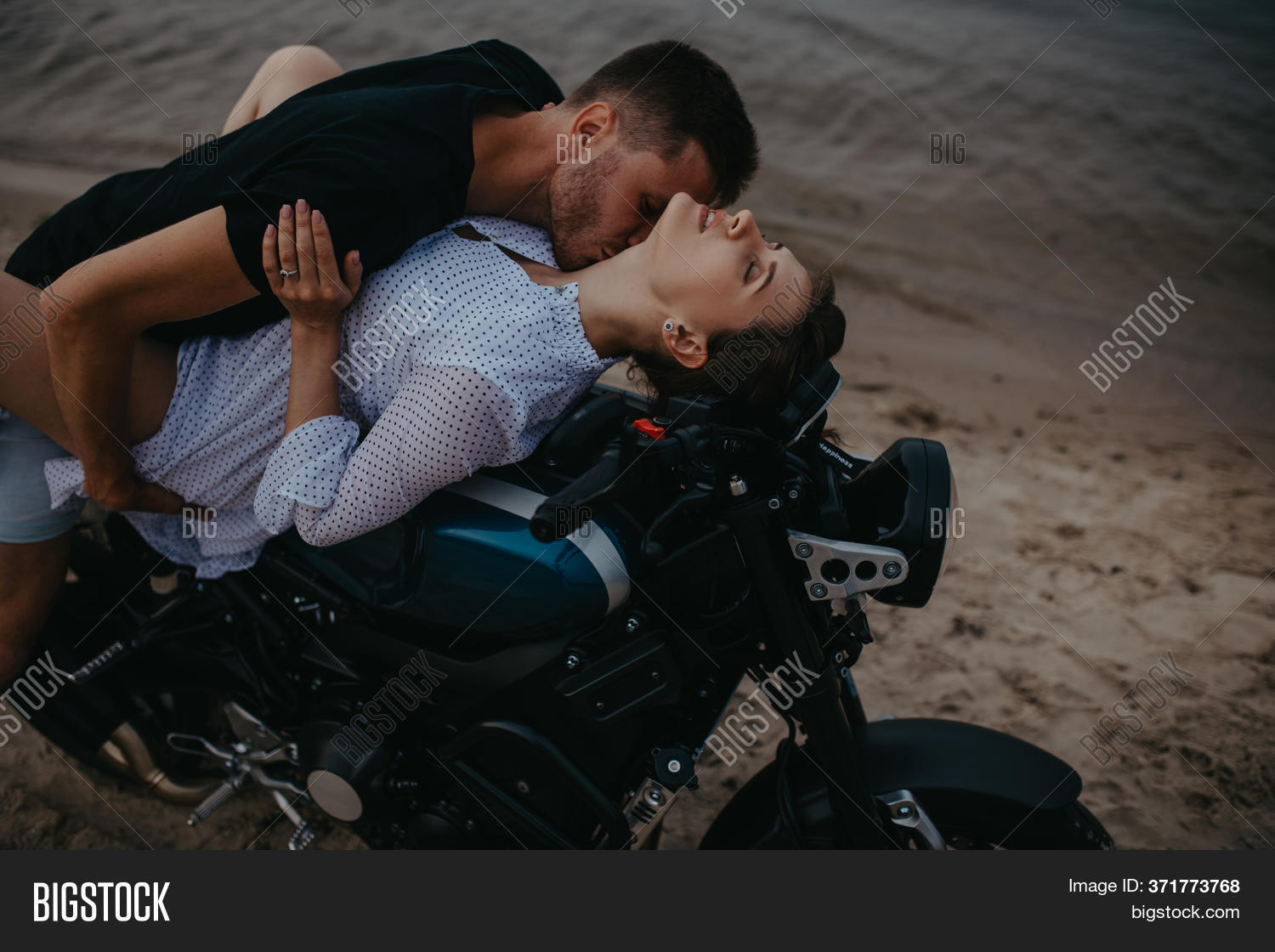 baron owens add making love on the beach photo