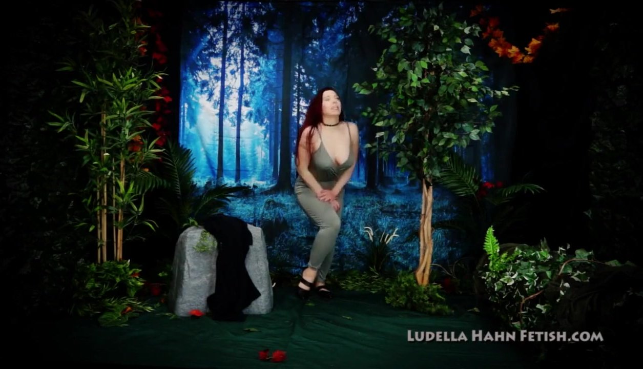 akmal muhammad add ludella hahn nude image