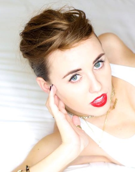 amanda kilbury add miley cyrus lookalike photo