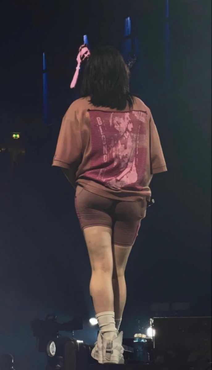 dave keon add billie eilish booty shorts photo