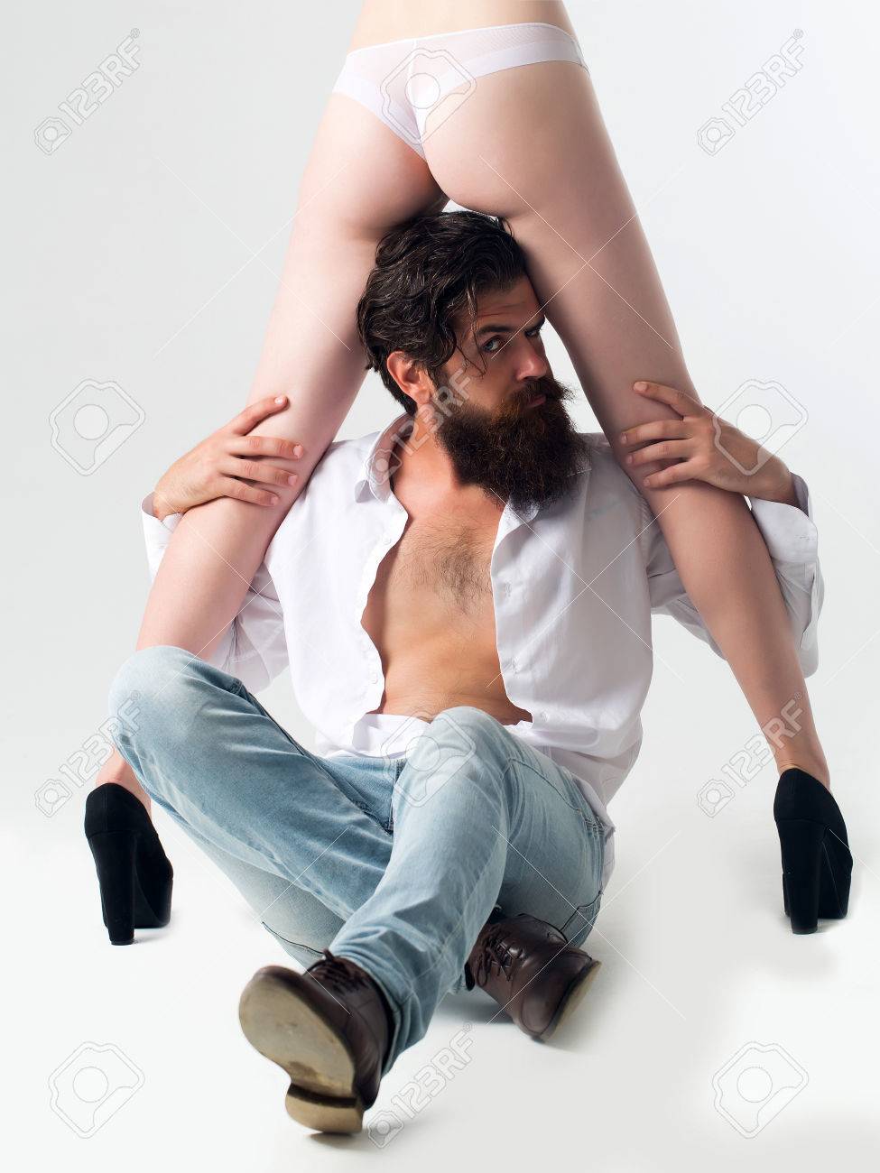 amy pere add sitting on a guys face photo