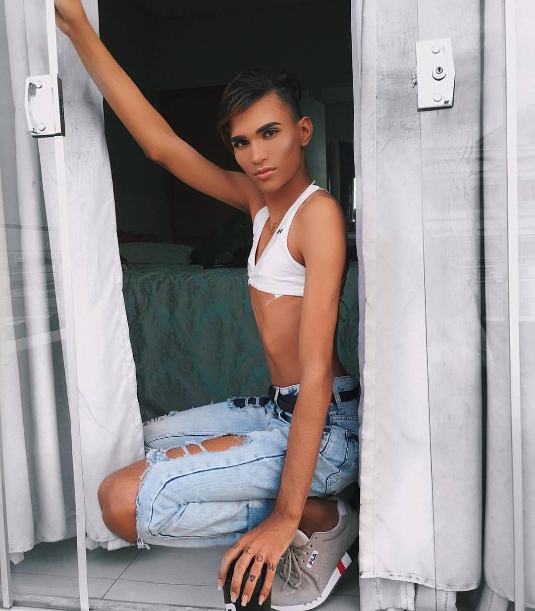 charlotte blankenship add feminine twinks photo