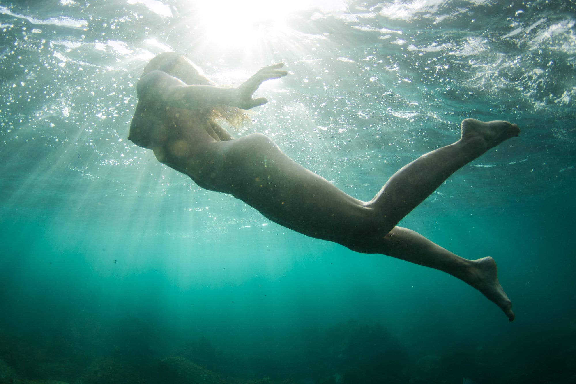 caroline matias add nude women underwater image