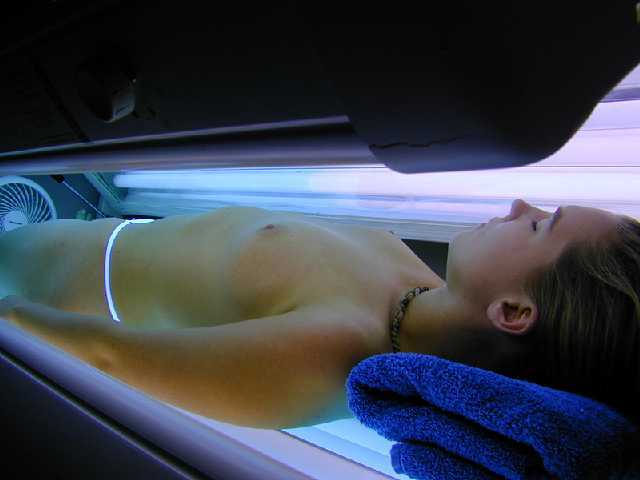 braeden young add voyeur tanning bed photo